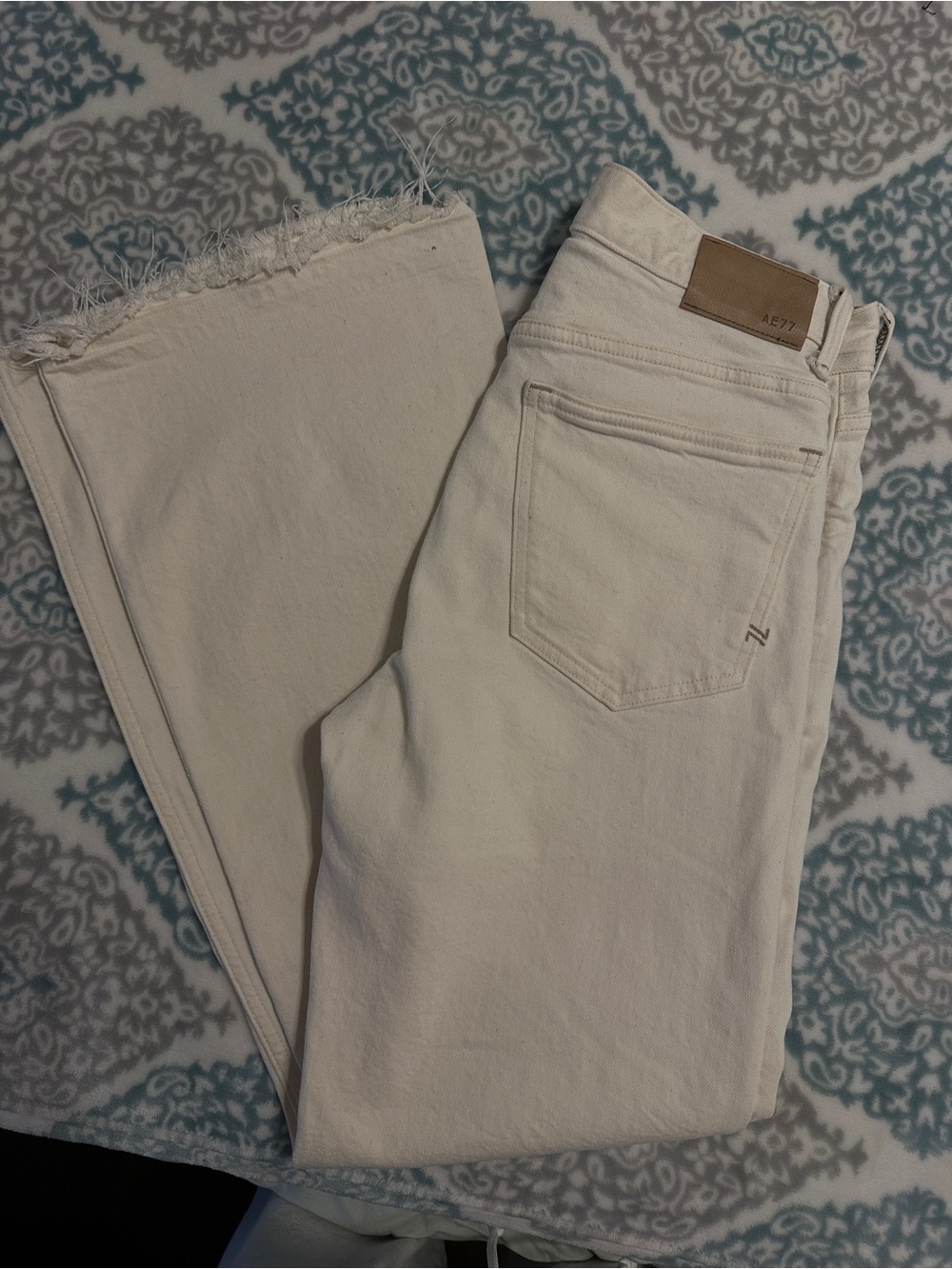 AE77 American Eagle Outfitters Vintage Flare Jeans in Beigh white 26 Short - Picture 3 of 7